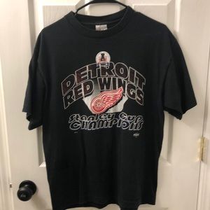Large 1997 Stanley Cup Champs Red Wings T-Shirt